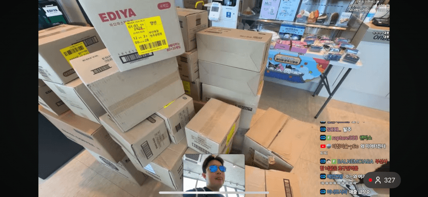 1000072229.png 오늘자 부산 북항 상어 이디야 카페 근황