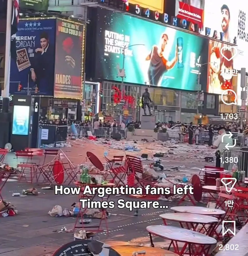 image.png 타임스퀘어 아르헨팬들 경기후 청소