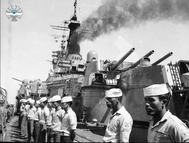 Irian_cruiser_crew.jpg 인도네시아 해군이 1960년대 동남아 최강이었던 이유