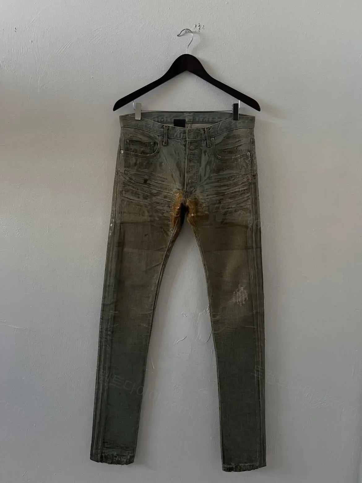 40d21f66655a7c31dcbbb32690c7c85f_1788156451_5112.webp 600만원짜리 명품 청바지