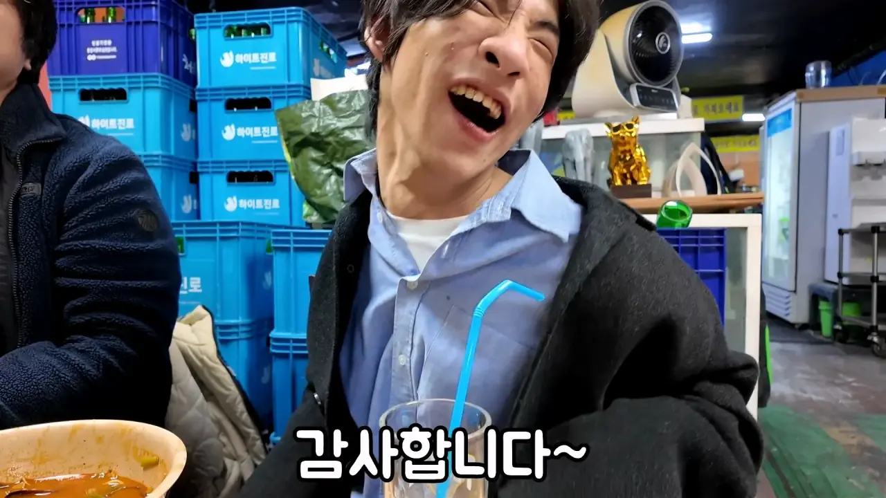 1000064110.webp 엄마가 명품 옷만 사줬다는 장애인 유튜버 만능발