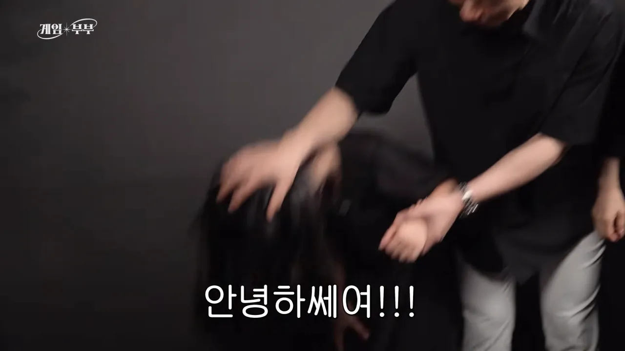 “정상적인 가족 아냐“ 도파민에 미친 부부 (김가연, 임요환, 홍진호, 페이커, 예비사위) 3-26 screenshot.png 임요환 가족과 가족사진 함께 찍게된 홍진호 ㅋㅋㅋㅋㅋㅋ