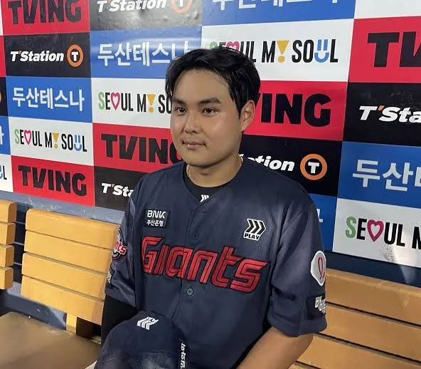 image.png '레이예스 없었으면 어쩔 뻔' 2026시즌 롯데 자이언츠 전반기 포수&외야수 리뷰