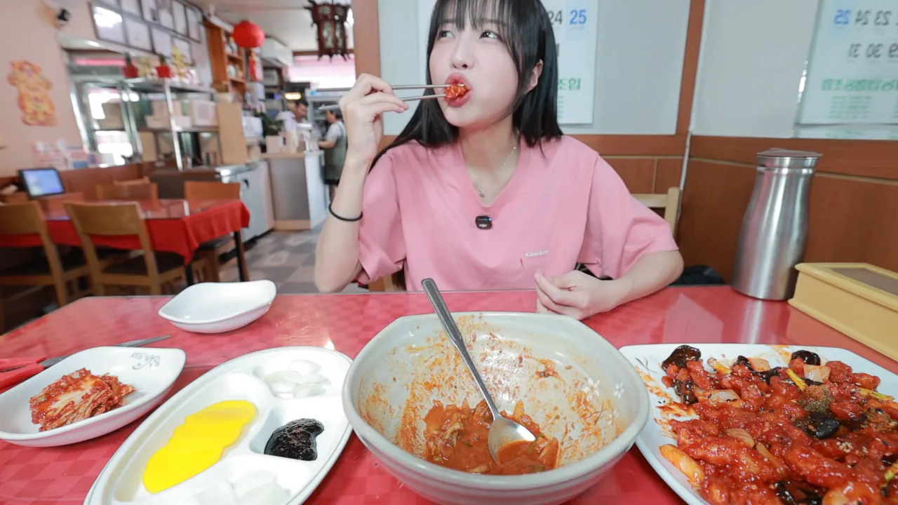 비빔짬뽕으로 유명한 중국집_🤔 볶음탕수 짜장면 군만두 탕수육 짬뽕 다 먹었습니다 6-41 screenshot.png 정읍에서 중국집 먹방한 쯔양 근황 ㄷㄷㄷㄷㄷ