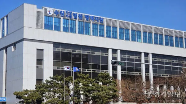 수원지법 평택지원 전경. 윤동현 기자 [속보] “미군 박살내자” 오산기지 침입 대진연 3명 ‘집유’…구속 풀려나