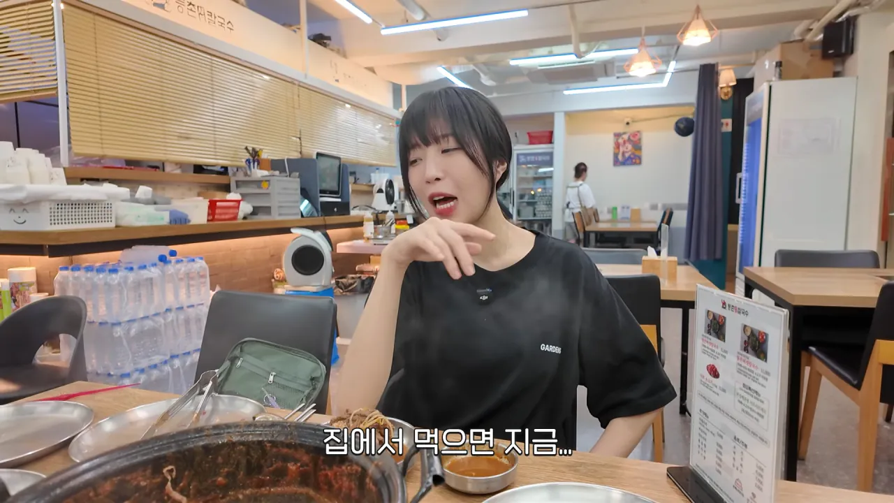 육수추가만 15번 하는 배달 단골집 찾아갔더니 사장님이..😂 등촌 샤브칼국수 먹방 12-29 screenshot.png 쯔양 "오늘은 입맛이 없어서 이 정도만 먹겠습니다"