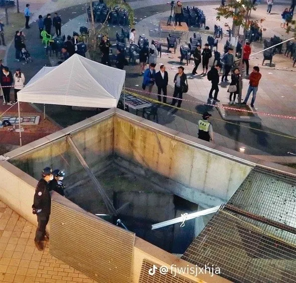 2014 판교 환풍구 추락 사고 2014 판교 환풍구 추락 사고 .jpg 2014 판교 환풍구 추락 사고 .jpg