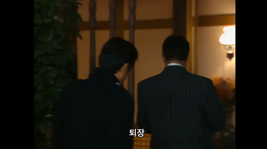 23.png <야인시대> 공산당을 욕하자 기분이 불쾌해진 정진영