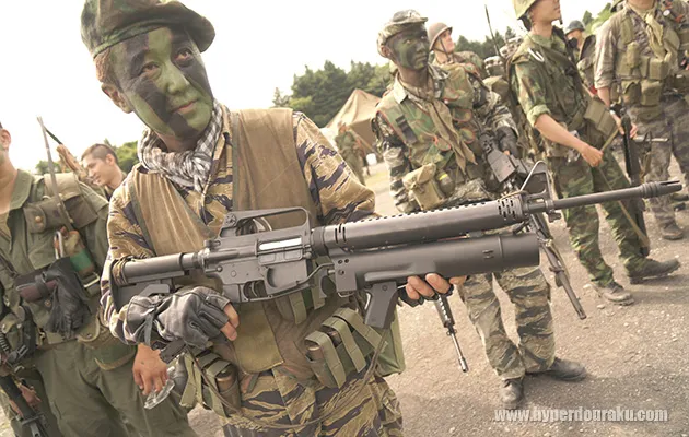 XM148 수류탄 발사기 포함 일본의 월남전 덕후들 수준(feat.후지산의 한국군 막사).jpg