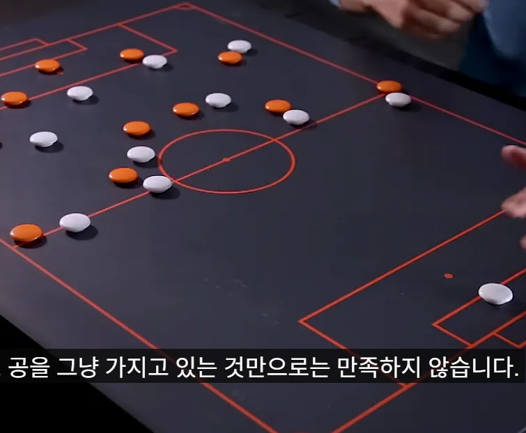 image.png "축구에는 정답이 없다" 세스크 파브레가스의 코모1907 (리그 우승. 승점 100점)