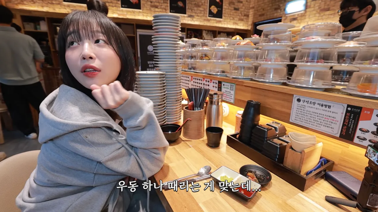 1900원 회전초밥 몇접시 먹었을까_🤔 메뉴만 100가지_! 엄청난 인기의 청주 3단 회전초밥 11-58 screenshot (1).png 청주에서 회전초밥 100접시 넘게 먹방한 쯔양 근황 ㄷㄷㄷ