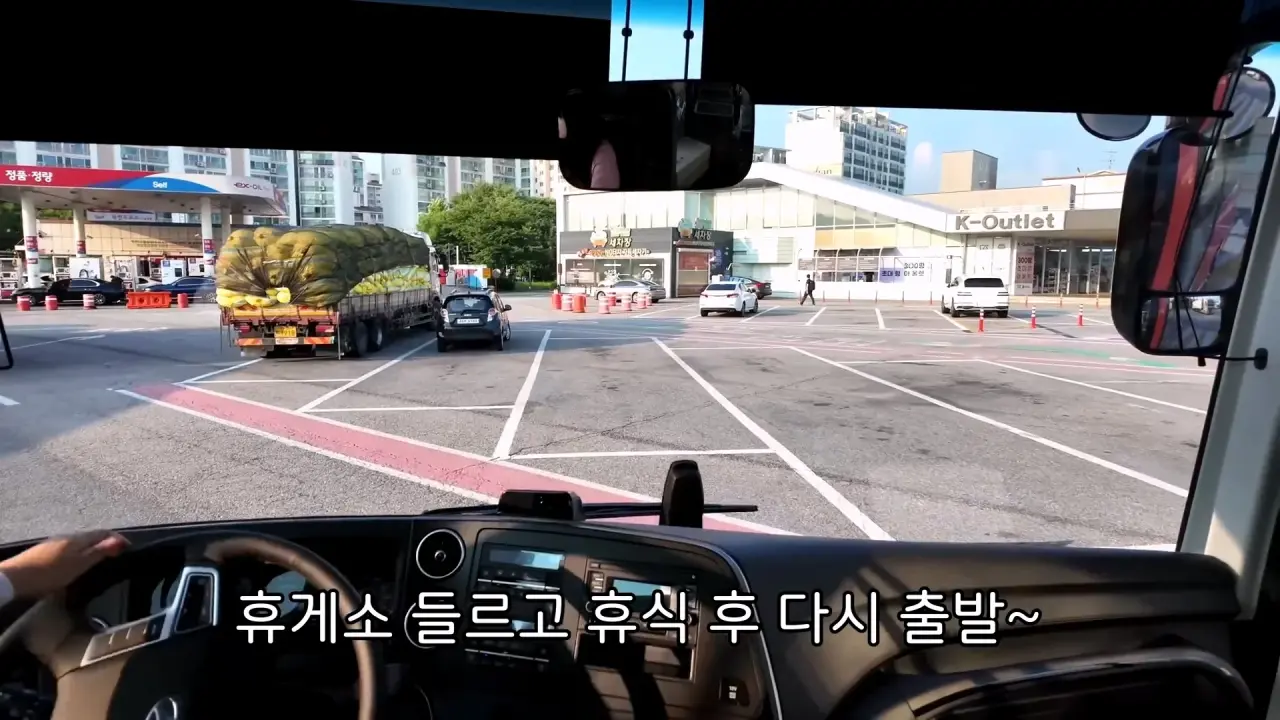1000054696.webp 7억짜리 언박싱하는 20대 여성