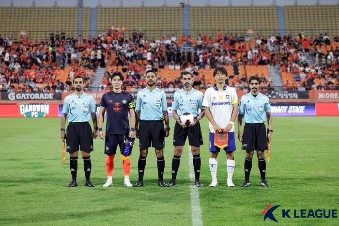 0001259312_001_20260811230611333.jpg AFC 저질 심판진 교체 규정도 숙지 못했다, 연장 플랜 완전히 꼬여 패배한 강원…정경호 감독 “이해하기 어렵다, 선수들 낙심 커”