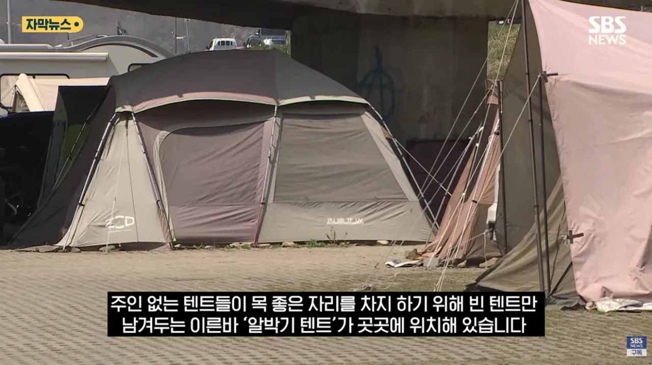 굴착기 동원해 16동 싹 다 밀었다..'알박기' 텐트 철거 속이 다 시원 (4).png 충주시 굴착기 동원해서 알박기 텐트 싹 정리했다. 속이시원