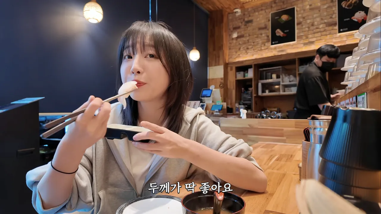 1900원 회전초밥 몇접시 먹었을까_🤔 메뉴만 100가지_! 엄청난 인기의 청주 3단 회전초밥 3-13 screenshot (1).png 청주에서 회전초밥 100접시 넘게 먹방한 쯔양 근황 ㄷㄷㄷ