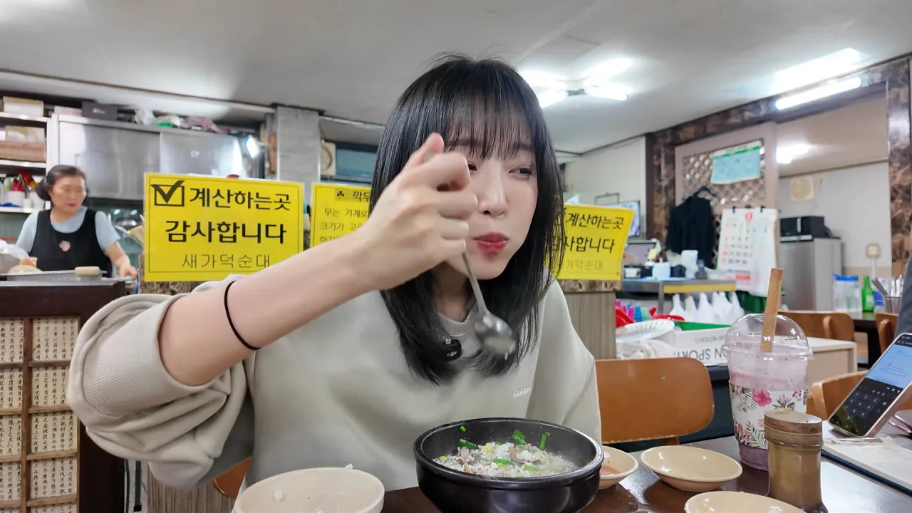 시장에서 한끼에 10000kcal 가능할까.._🤔 육거리시장 떡볶이 칼국수 만두 닭강정 길거리음식 먹방 14-5 screenshot.png 시장에서 1만 칼로리 먹방한 쯔양 근황 ㄷㄷㄷ