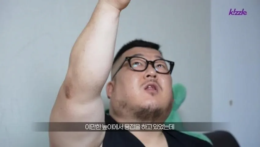 image.png 다리가 절단된 조선업 청년.jpg