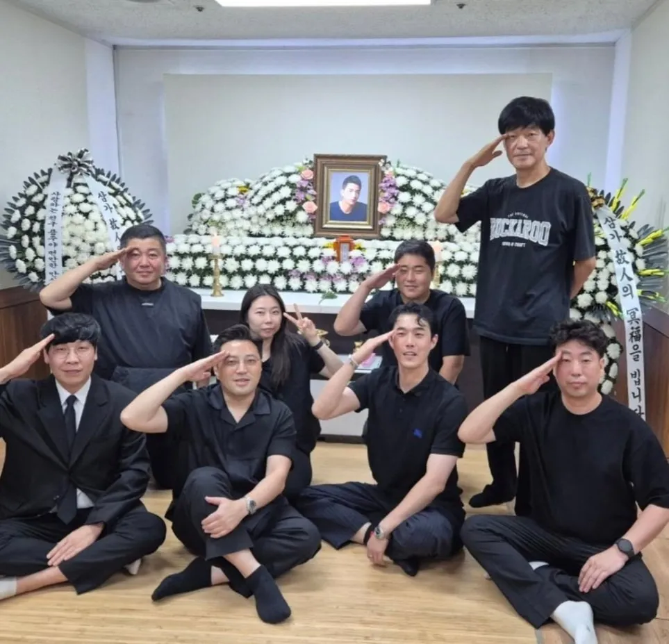 38542.jpg 故 이용주 배우를 떠나 보내는 푸른거탑 제작진,배우들