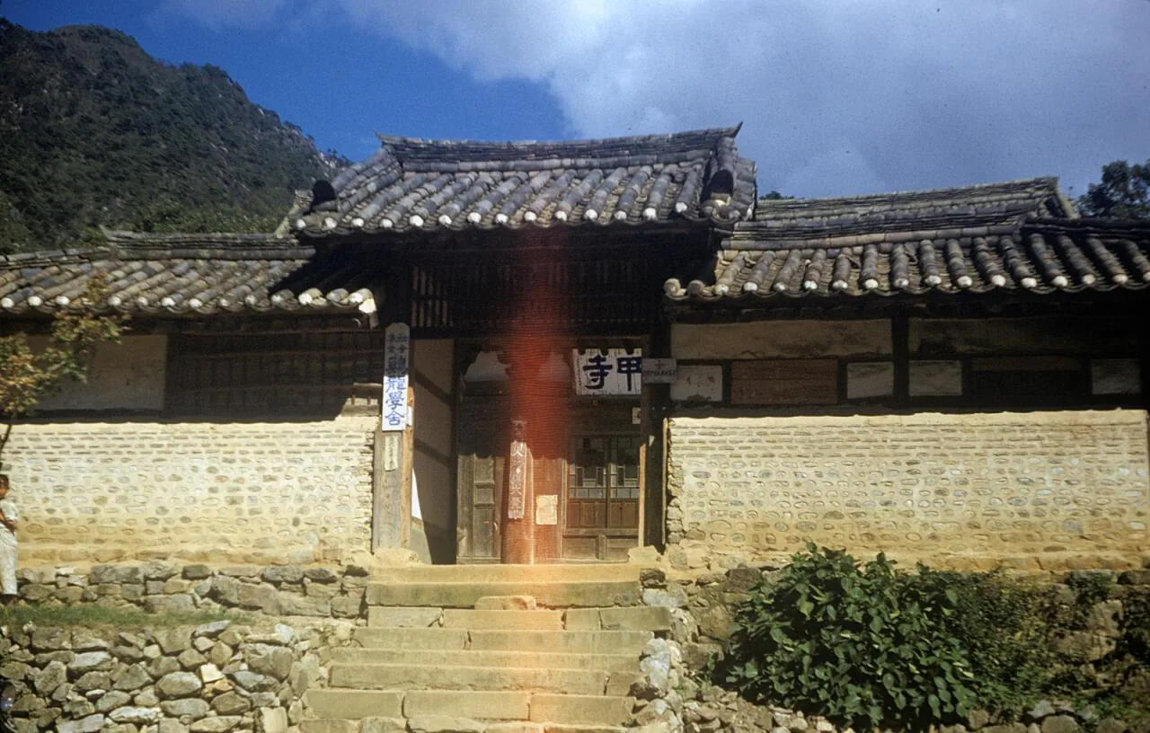 e_korean-school-building-1952_15955077388_o.jpg 희귀사진(KOREA, 1952)
