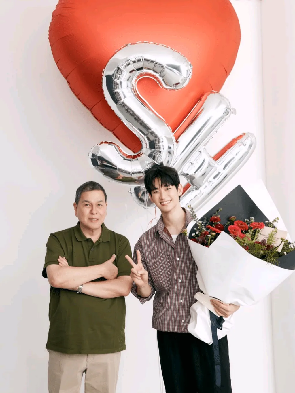 10083176236_4330174_d8f8b4d5c5391ad1e070464af75c5738.png 오늘 활동 복귀한 김수현 외모 근황 ㄷㄷㄷㄷㄷ