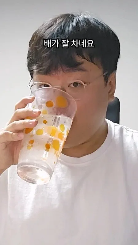 16.jpg 신작 짜장라면 리뷰하는 롤 전프로게이머