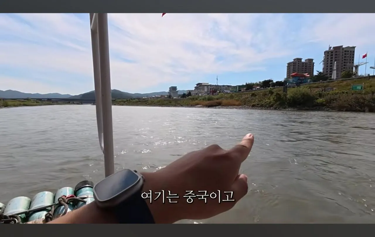 Screenshot_20261013_102930_YouTube.jpg 중국의 국경 인근 북한 관광에 대응하는 북한 근황 ㅋㅋㅋ