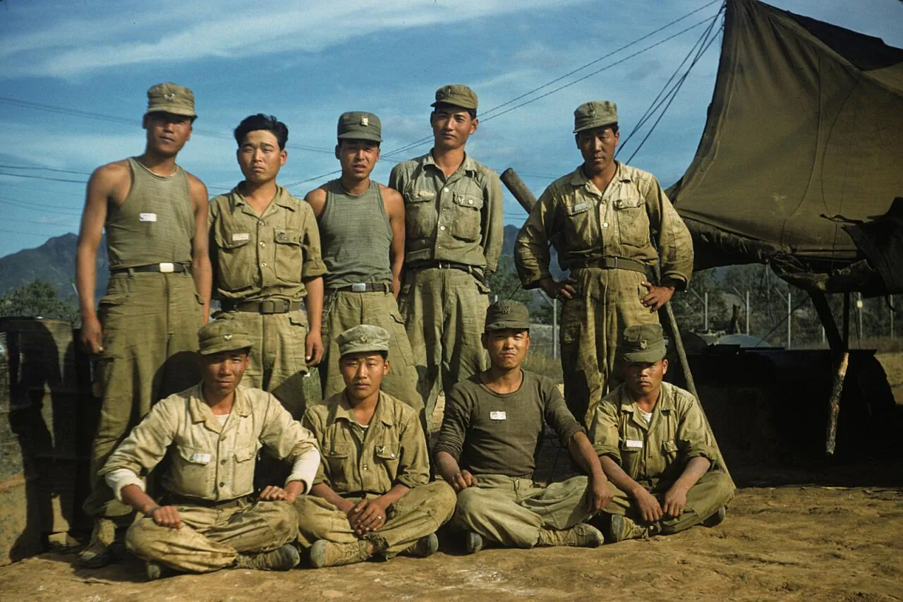 e_rok-army-officers-1952_16051488231_o.jpg 희귀사진(KOREA, 1952)