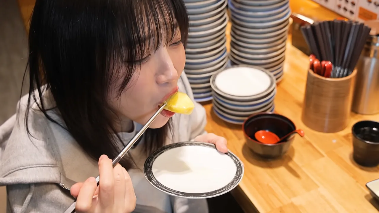 1900원 회전초밥 몇접시 먹었을까_🤔 메뉴만 100가지_! 엄청난 인기의 청주 3단 회전초밥 16-32 screenshot (1).png 청주에서 회전초밥 100접시 넘게 먹방한 쯔양 근황 ㄷㄷㄷ
