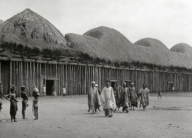 some-unknown-examples-of-pre-colonial-west-african-v0-2x1lo006rpvd1.jpg 스압) 19-20세기 서아프리카 건축물