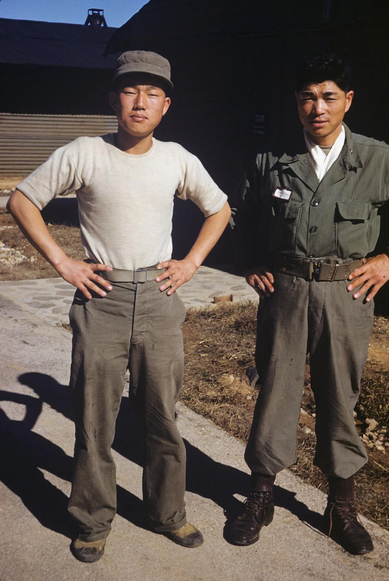 e_two-rok-soldiers1952_15522868553_o.jpg 희귀사진(KOREA, 1952)