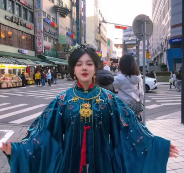 2026-04-06 00;32;20.png 해외에서 민폐 부리는 중국식 국뽕.mp4