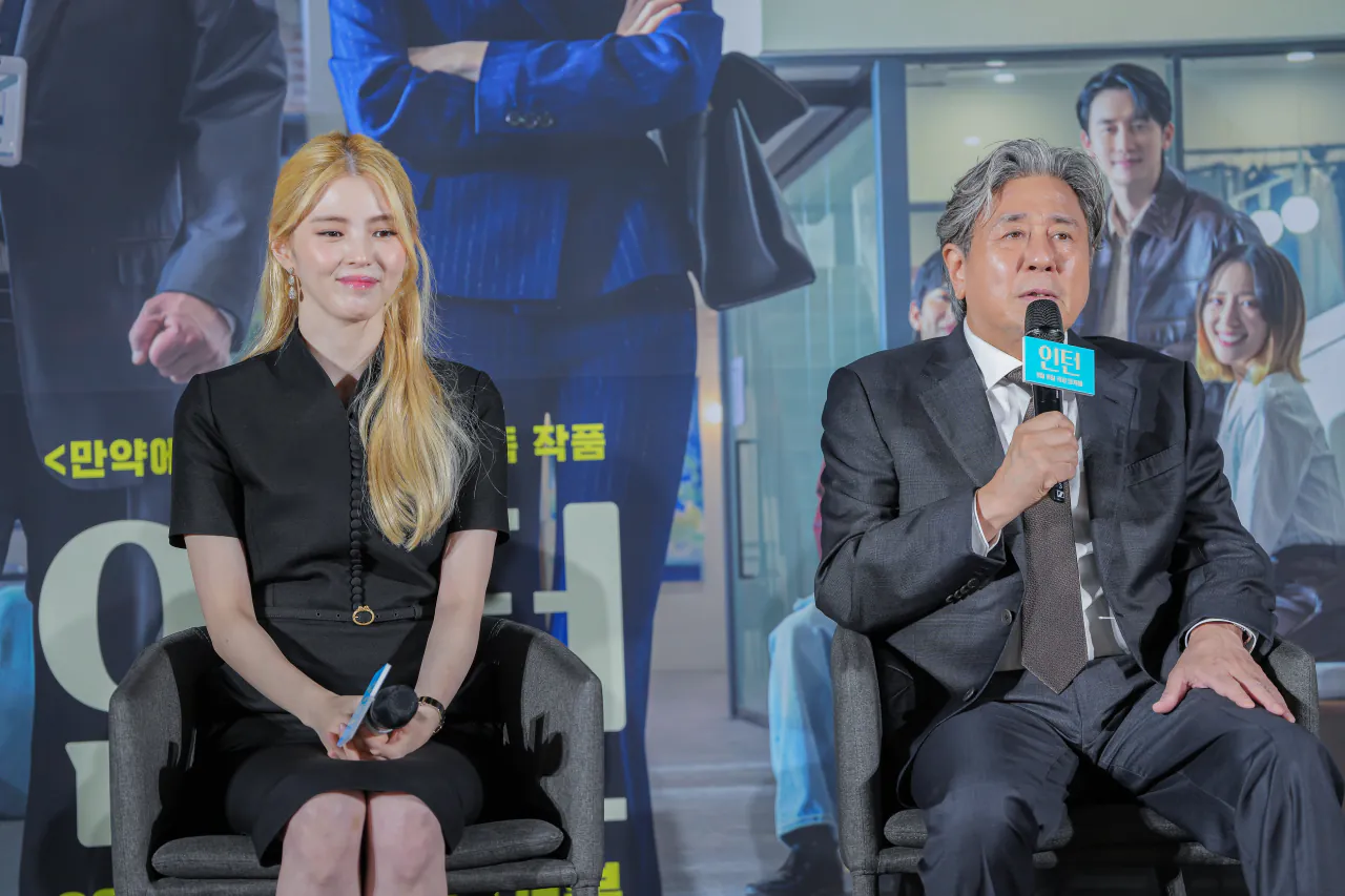 최민식 x 한소희 <인턴> 제작보고회 공식 사진
