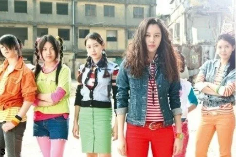 ㅇㅎ) 데뷔를 노출작으로 한 배우.GIF