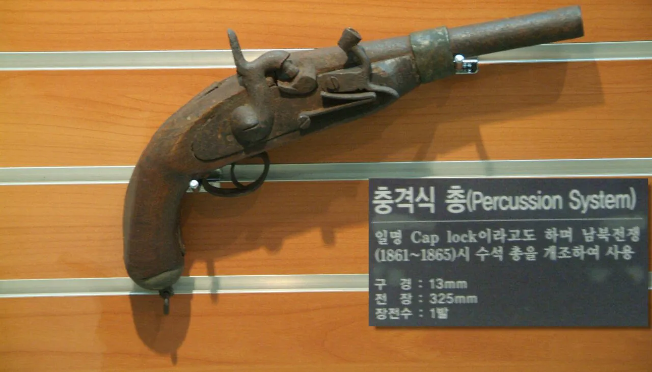 (11).jpg (스압) 대한민국 경찰박물관에서 전시된 압수한 불법무기들 사진