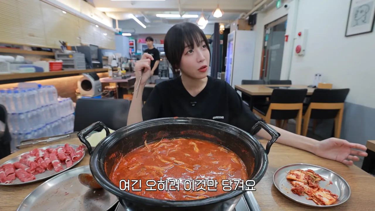 육수추가만 15번 하는 배달 단골집 찾아갔더니 사장님이..😂 등촌 샤브칼국수 먹방 5-48 screenshot.png 쯔양 "오늘은 입맛이 없어서 이 정도만 먹겠습니다"