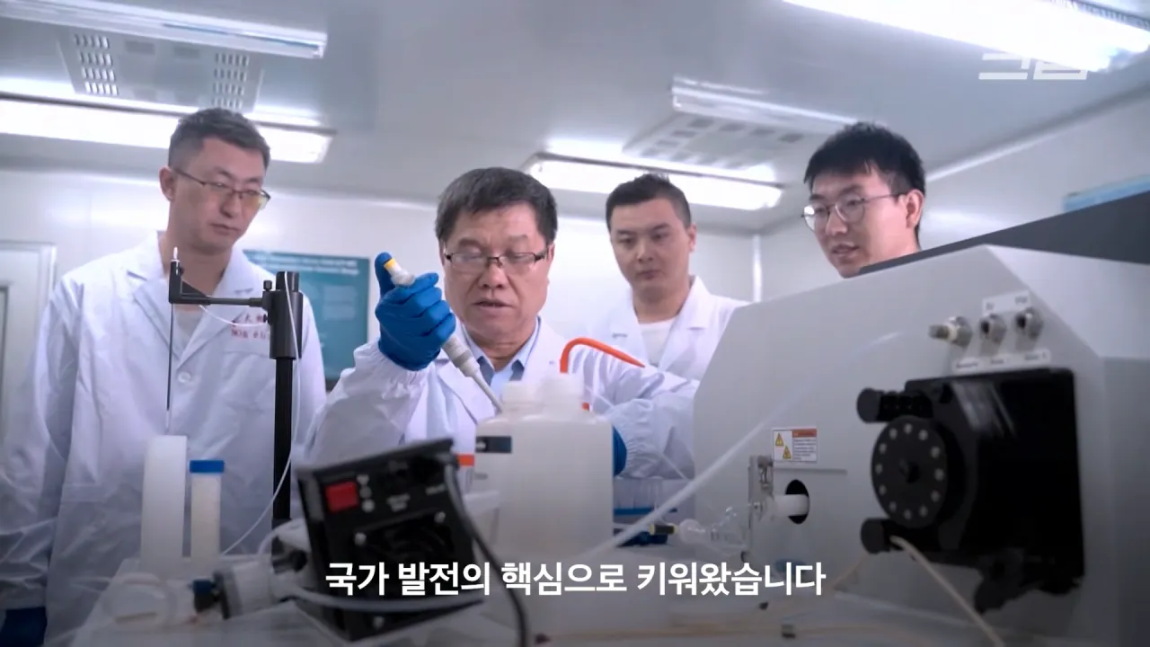 연예인_ 아이돌_ ㄴㄴ 과학자가 따봉인 나라｜크랩 1-10 screenshot.png 중국이 한국보다 유일하게 잘 하고 있는 것