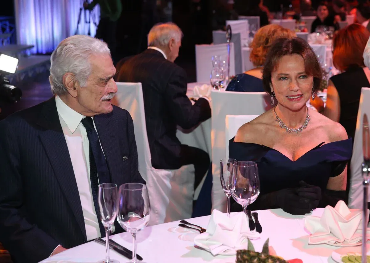 1878151-omar-sharif-et-jacqueline-bisset-1200x0-1.webp 이집트 대통령 사다트와 오마 샤리프 : 죽음을 초월할 수 있는 거룩한 용기
