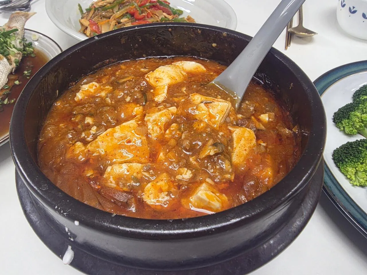 12252.jpg 친한 동생이 집에 놀러와서 오래간만에 중식 했어요