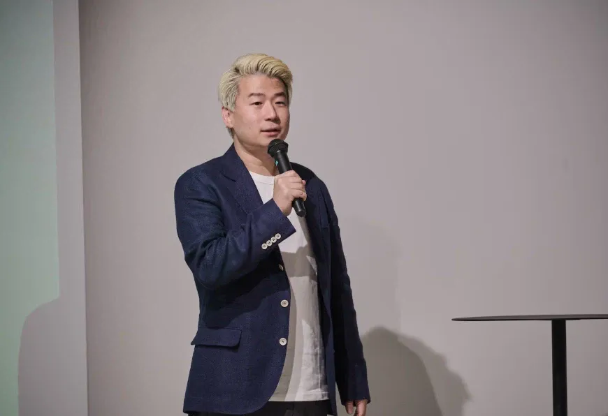 1000085969.webp 네이버 웹툰 2대 CEO 근황 .jpg
