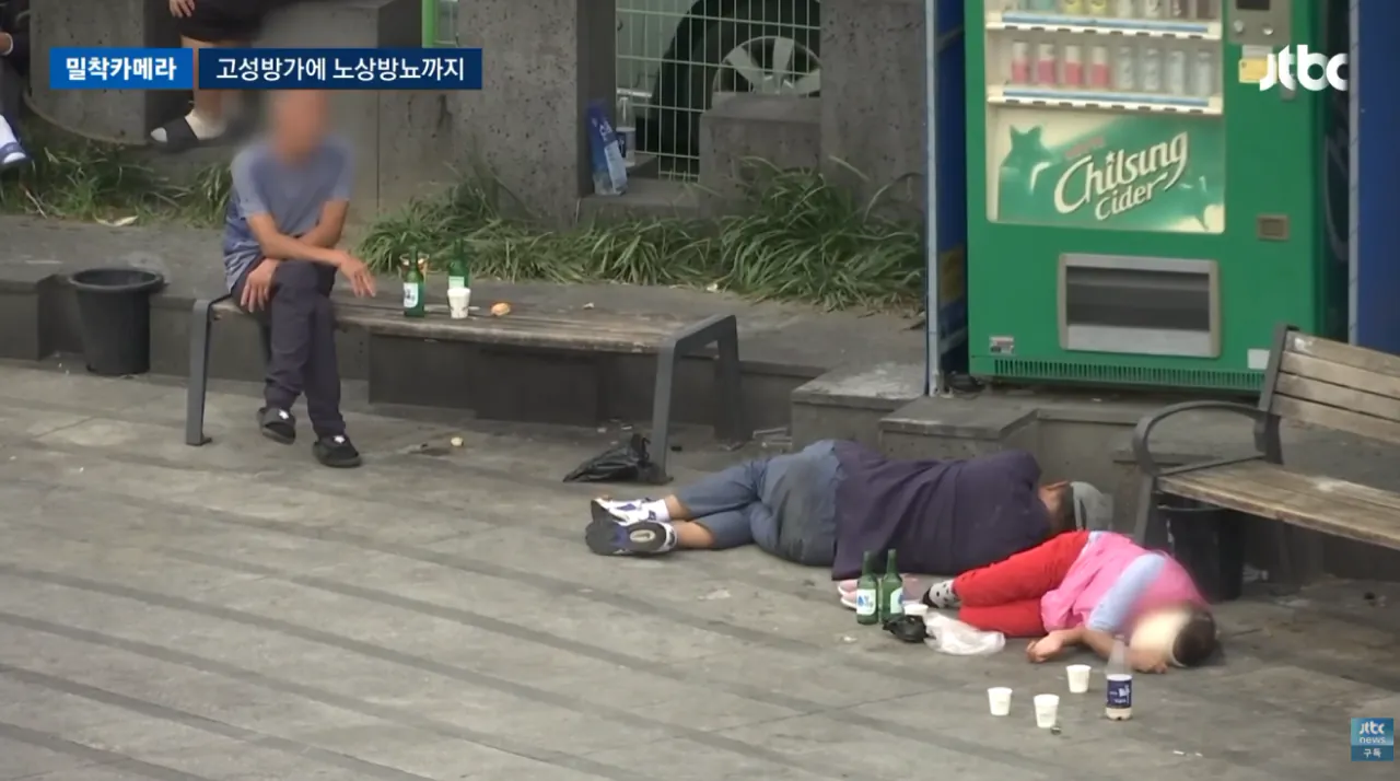 전주 얼굴인데 술판에 노상방뇨…한옥마을의 민낯 (11).png 진상들떄문에 난장판이라는 전주한옥마을 상황