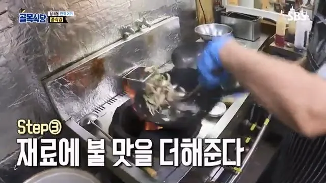 백종원, 무쇠 웍을 다루는 중식의 기본 “불 끄고 두지마라” @백종원의 골목식당 36회 20181017.mp4_20260722_163915.762.jpg 백종원이 말한 무쇠 웍에 몇분간이라도 짬뽕 국물을 두면 안되는 이유가 맞는걸까?