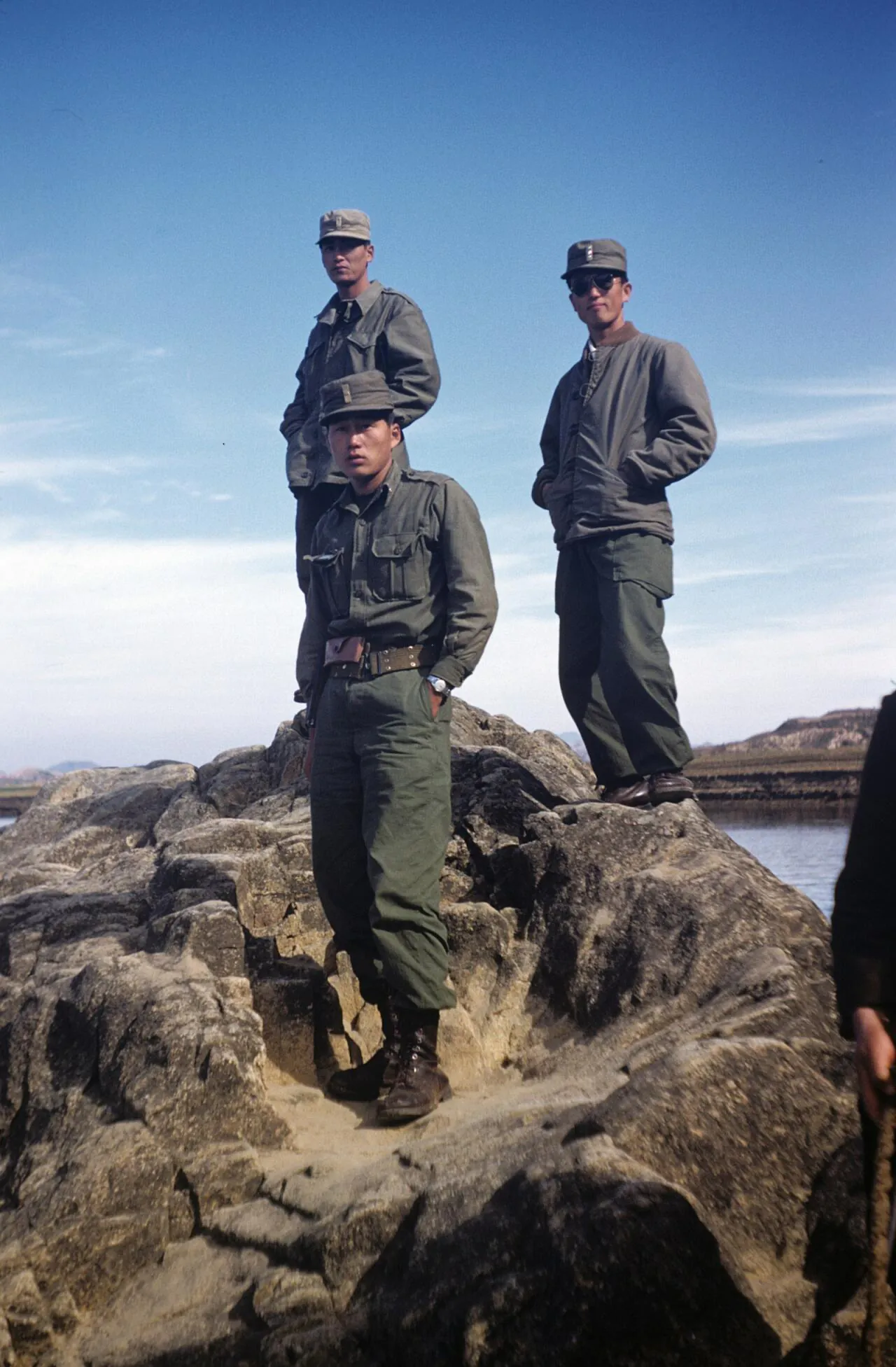e_rok-army-officers-1952_16141932362_o.jpg 희귀사진(KOREA, 1952)