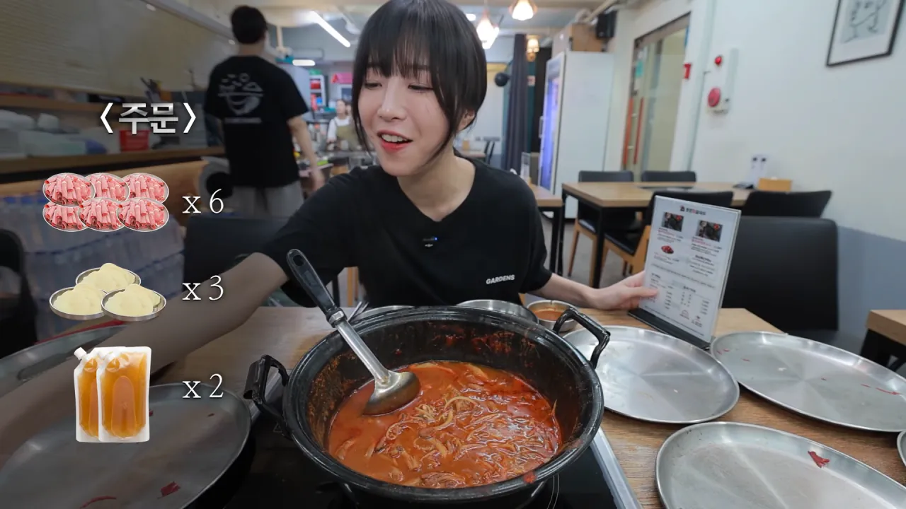 육수추가만 15번 하는 배달 단골집 찾아갔더니 사장님이..😂 등촌 샤브칼국수 먹방 12-20 screenshot.png 쯔양 "오늘은 입맛이 없어서 이 정도만 먹겠습니다"