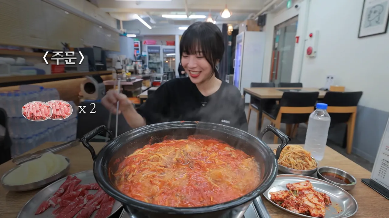 육수추가만 15번 하는 배달 단골집 찾아갔더니 사장님이..😂 등촌 샤브칼국수 먹방 4-53 screenshot.png 쯔양 "오늘은 입맛이 없어서 이 정도만 먹겠습니다"