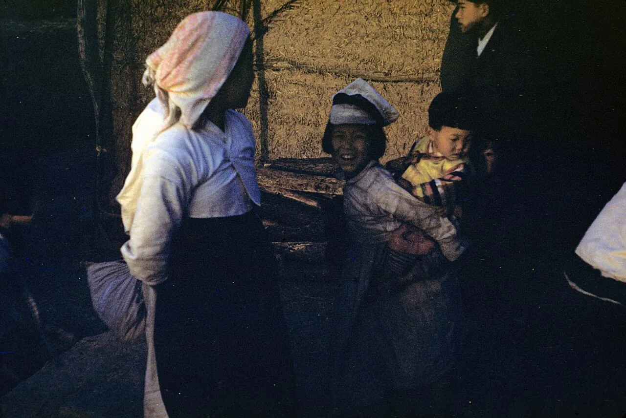 e_korean-women1952_15974710987_o.jpg 희귀사진(KOREA, 1952)