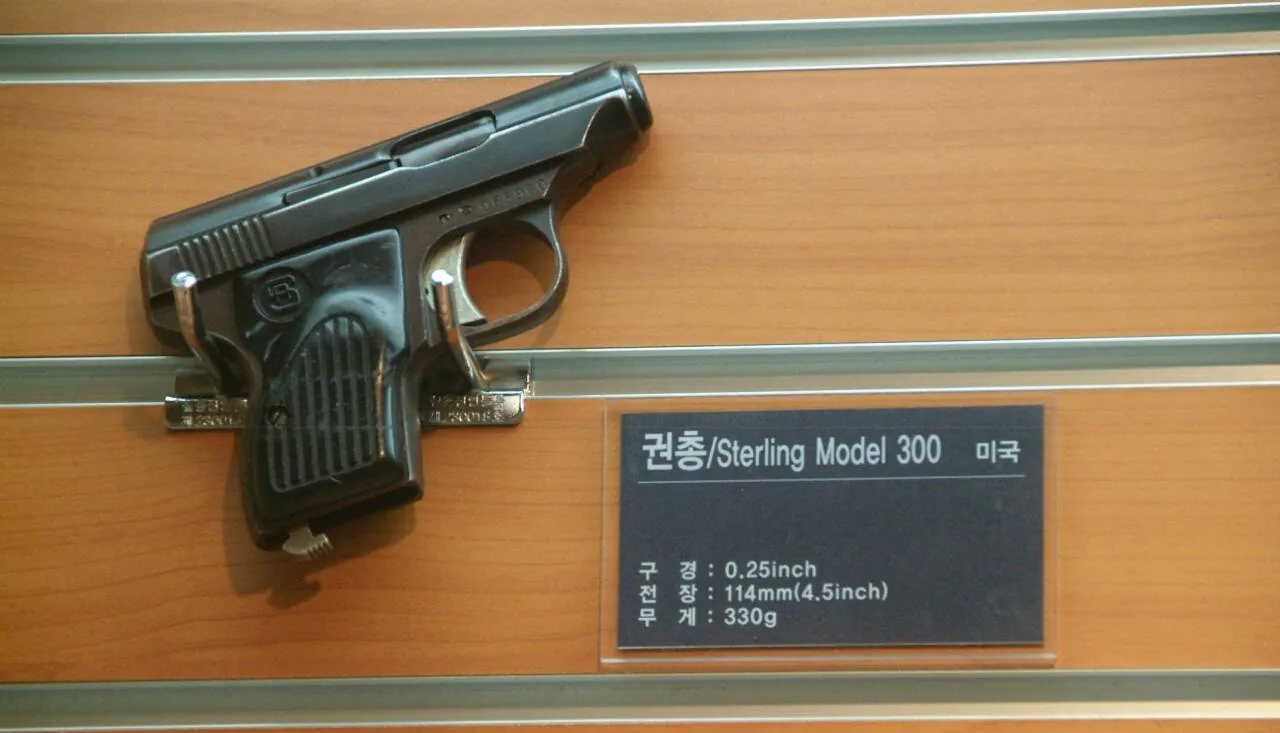 (1).jpg (스압) 대한민국 경찰박물관에서 전시된 압수한 불법무기들 사진