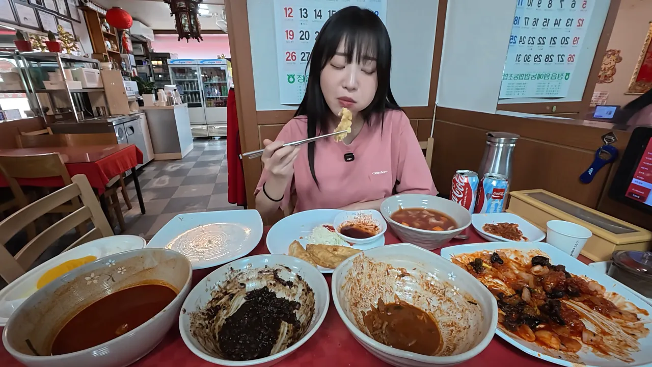 비빔짬뽕으로 유명한 중국집_🤔 볶음탕수 짜장면 군만두 탕수육 짬뽕 다 먹었습니다 15-10 screenshot.png 정읍에서 중국집 먹방한 쯔양 근황 ㄷㄷㄷㄷㄷ