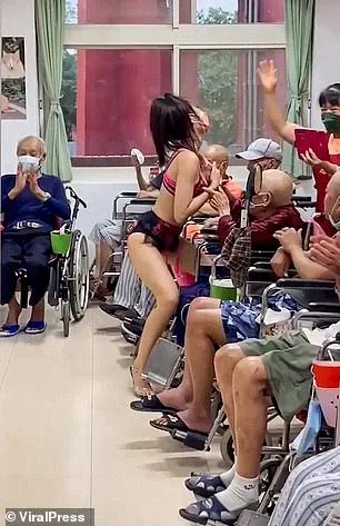 19f68877d525a26bd.webp 대만 요양원에서 스트립 댄서 초청 논란.jpg