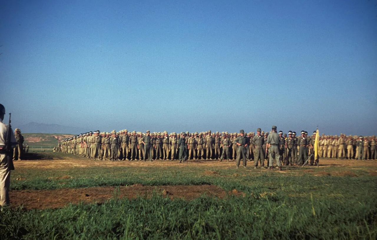 e_rok-army-formation1952_15956525209_o.jpg 희귀사진(KOREA, 1952)