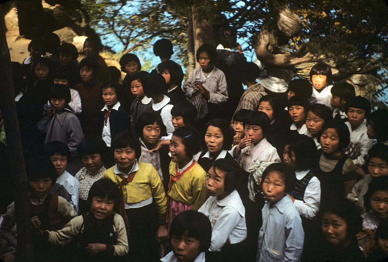 e_korean-girls1952_15867446899_o.jpg 희귀사진(KOREA, 1952)